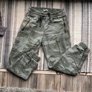 Aritzia TNA Alix pants/crops